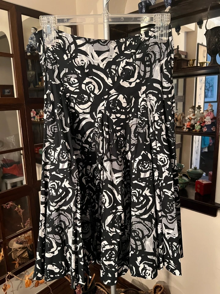 Falda Tapemeasure Mujer 6 Negro/Blanco Floral Larga Trompeta Godets Cremallera Lateral Algodón Foto 3 de 4