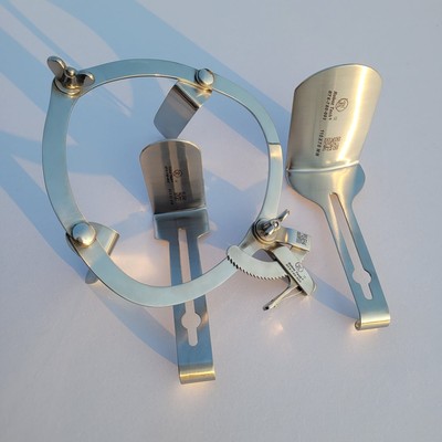 O'Sullivan-O Connor Abdominal Retractor with 3 Interchangeable Blades