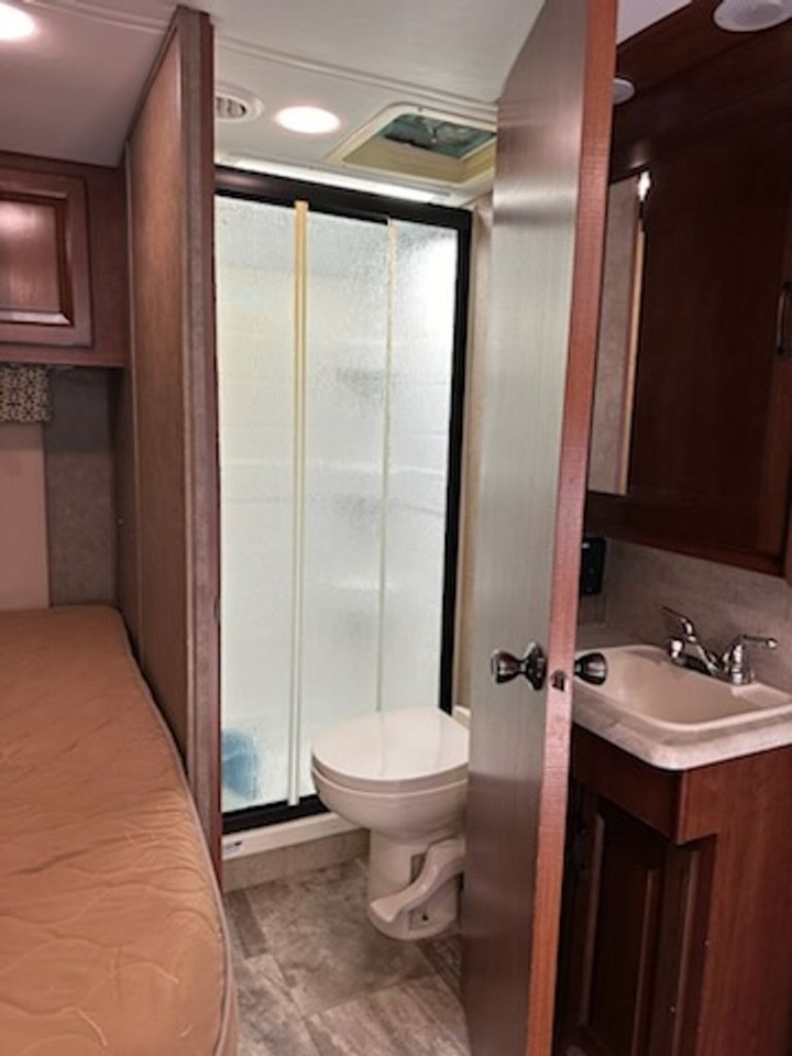 2016 Forest River Sunseeker MBS 2400S 24' Class C Motorhome C41169276