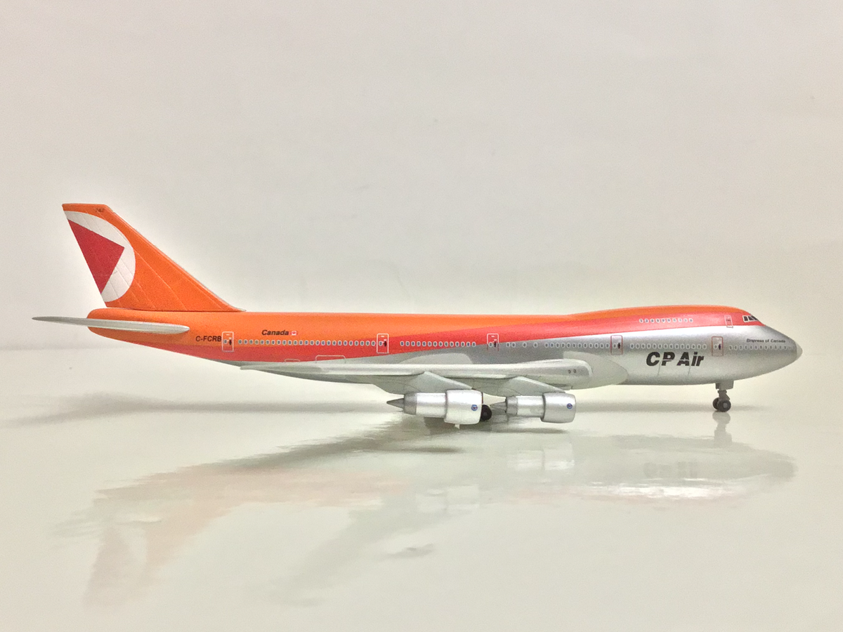 Dragon 1:400 CP AIR Boeing 747-200 # C-FCRB 