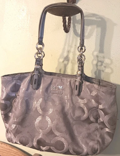 Borsa Coach grigia metallizzata firma op art F15746
