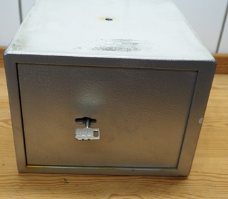 Stahlschrank Möbeltresor Safe LxBxH 25 x 22 x 16 cm Doppelbartschloss 8 7kg