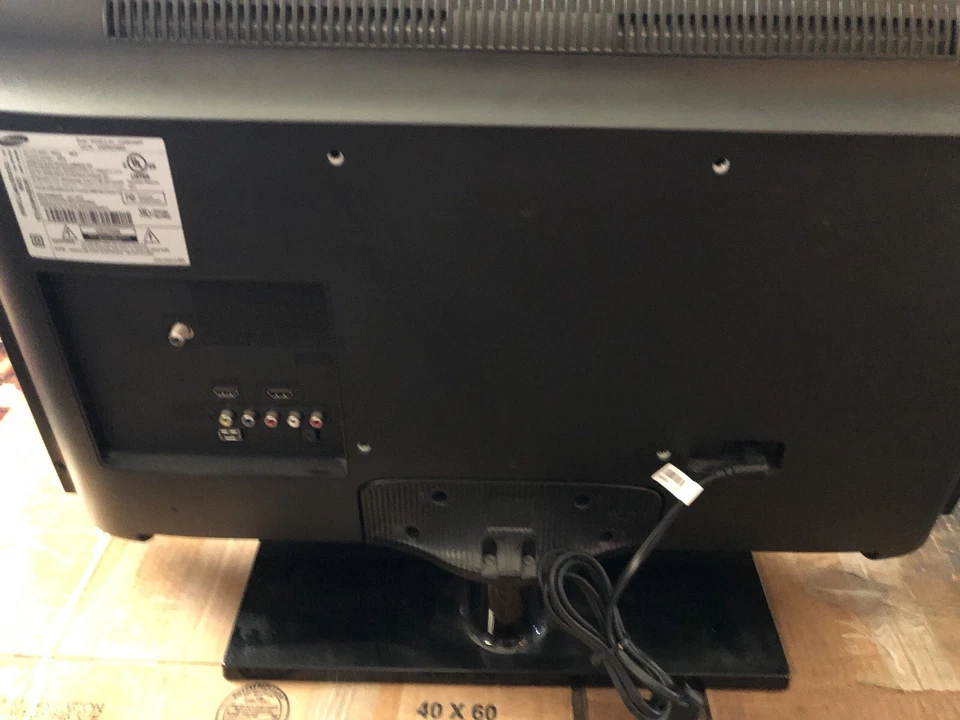 Samsung, TV, LED HD, 32-in Diagonal, Not Smart - Image 3 of 4