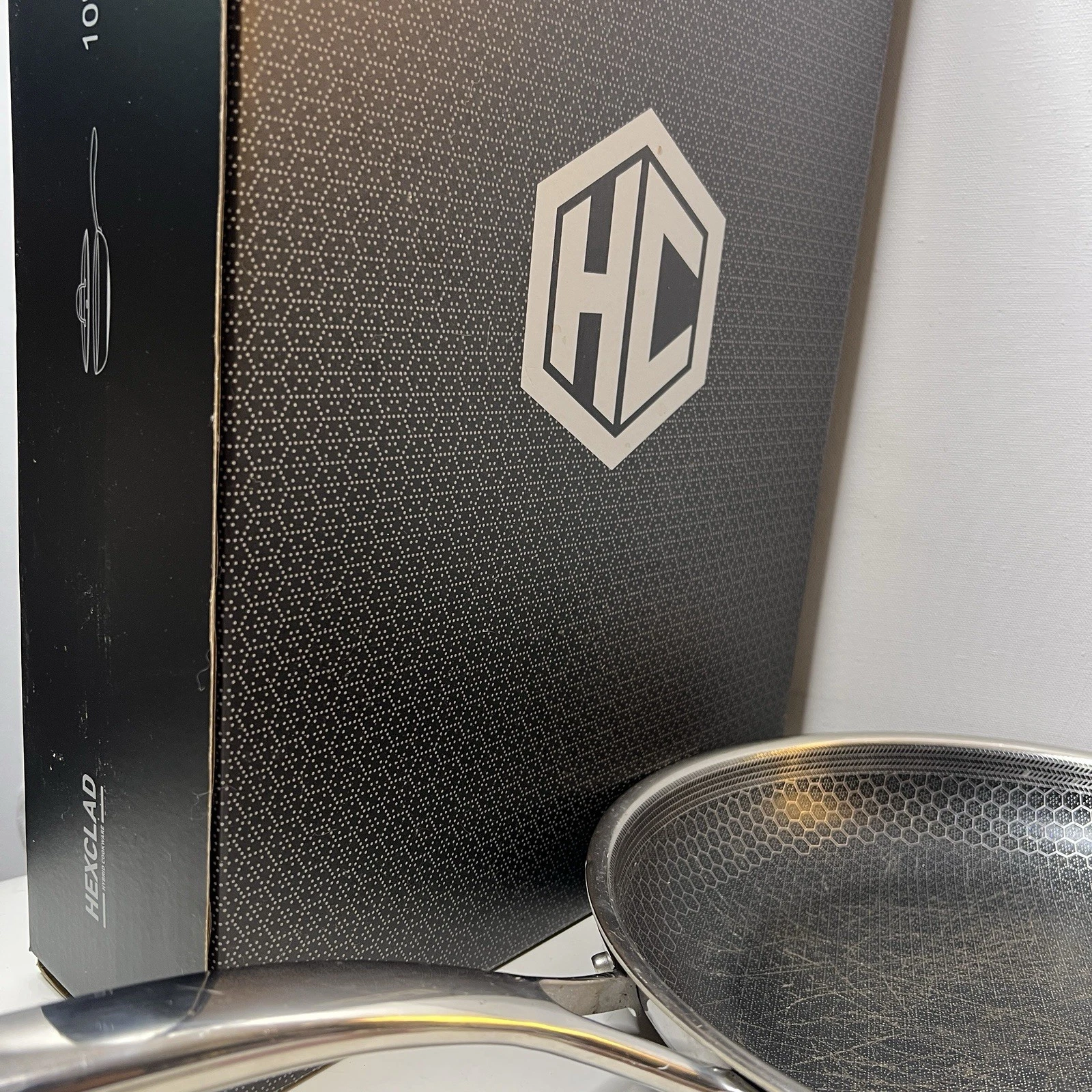 HexClad Non-Stick Hybrid Stainless 10” Inch Frying Pan Used In Original Box
Opens in a new window or