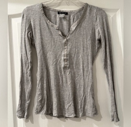 Great Condition! Venus Gray Ribbed Long Sleeve Top, Size Small