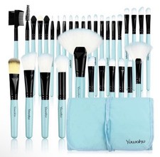 32 Piece Make Up Brush Set in Light Blue with travelcase.
