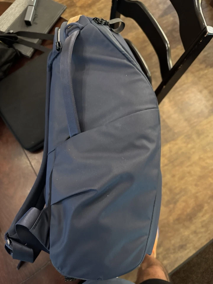 Mochila Peak Design Everyday V2 30L azul medianoche para cámaras/portátiles Foto 3 de 4