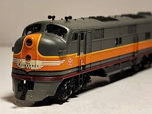 Life-Like N Scale MILWAUKEE ROAD E-7A Loco 17A #7037 BRAND NEW IN BOX-SCARCE - Picture 3 of 21