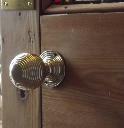 Grand bouton de porte ruche nickelé - Photo 9 sur 9