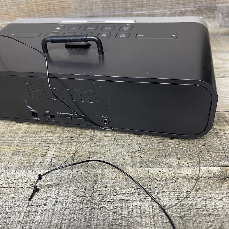 iHome iA91 Ipod & Iphone Alarm Clock Radio Docking Station - Untested