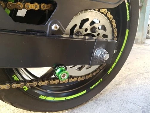 Tornillos de pie deslizantes carretes basculantes aptos para GSX1300R GSX650F GSX750 SV650 SV1000 Foto 3 de 4