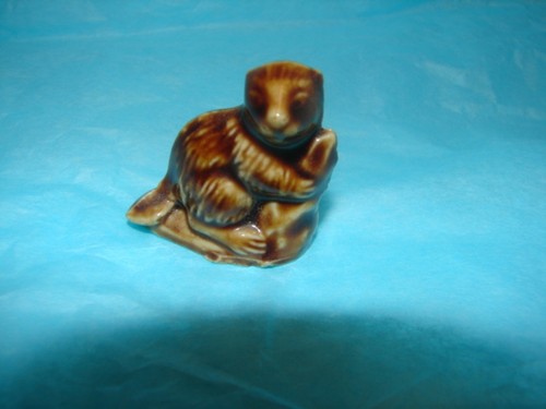 Miniature Wade Beaver Figurine Made in England - Picture 2 of 2