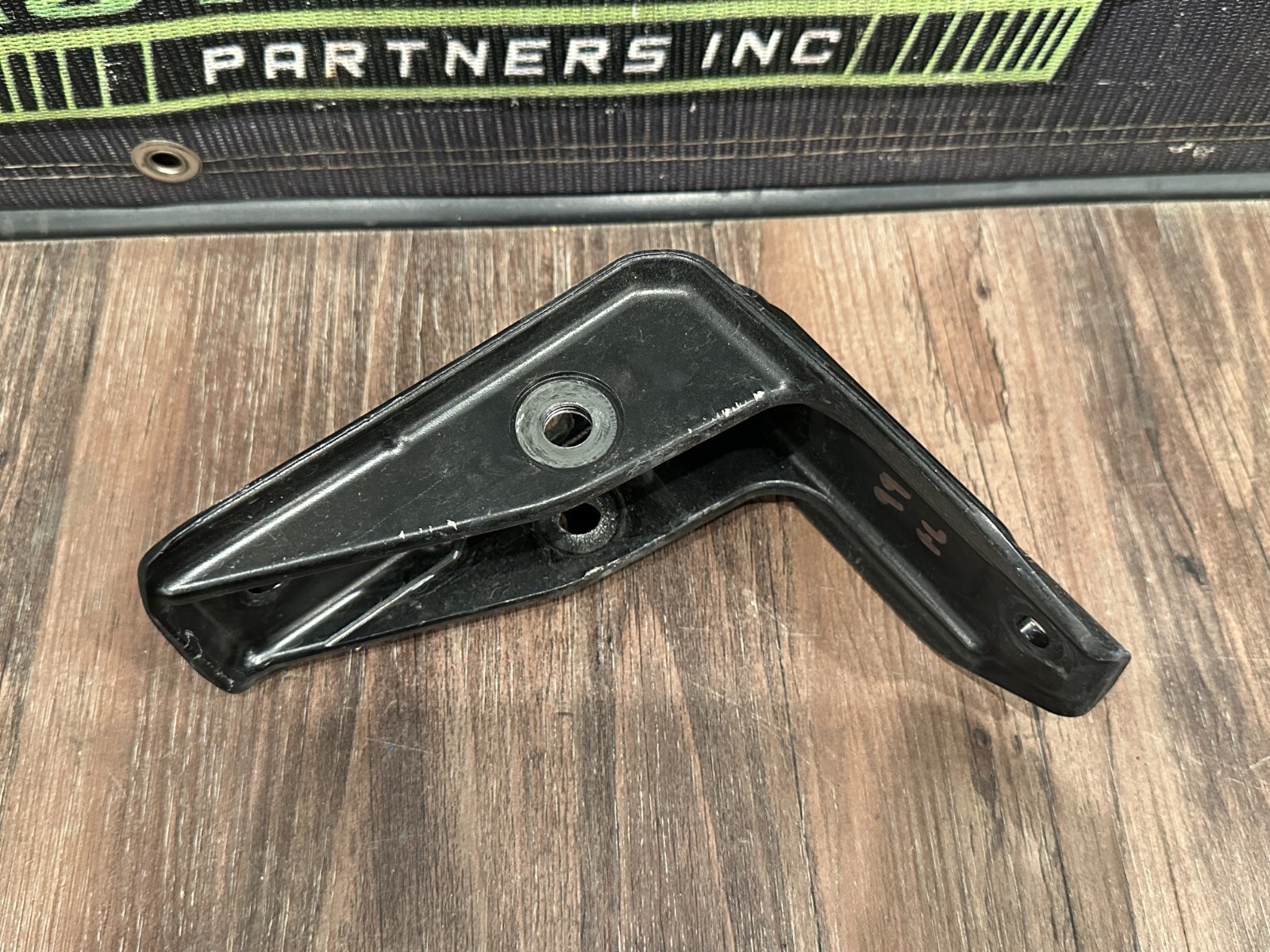 2021 AUDI R8 FRONT LEFT SUSPENSION STRUT TOP MOUNTING BRACKET OEM 4S0 805 363 B