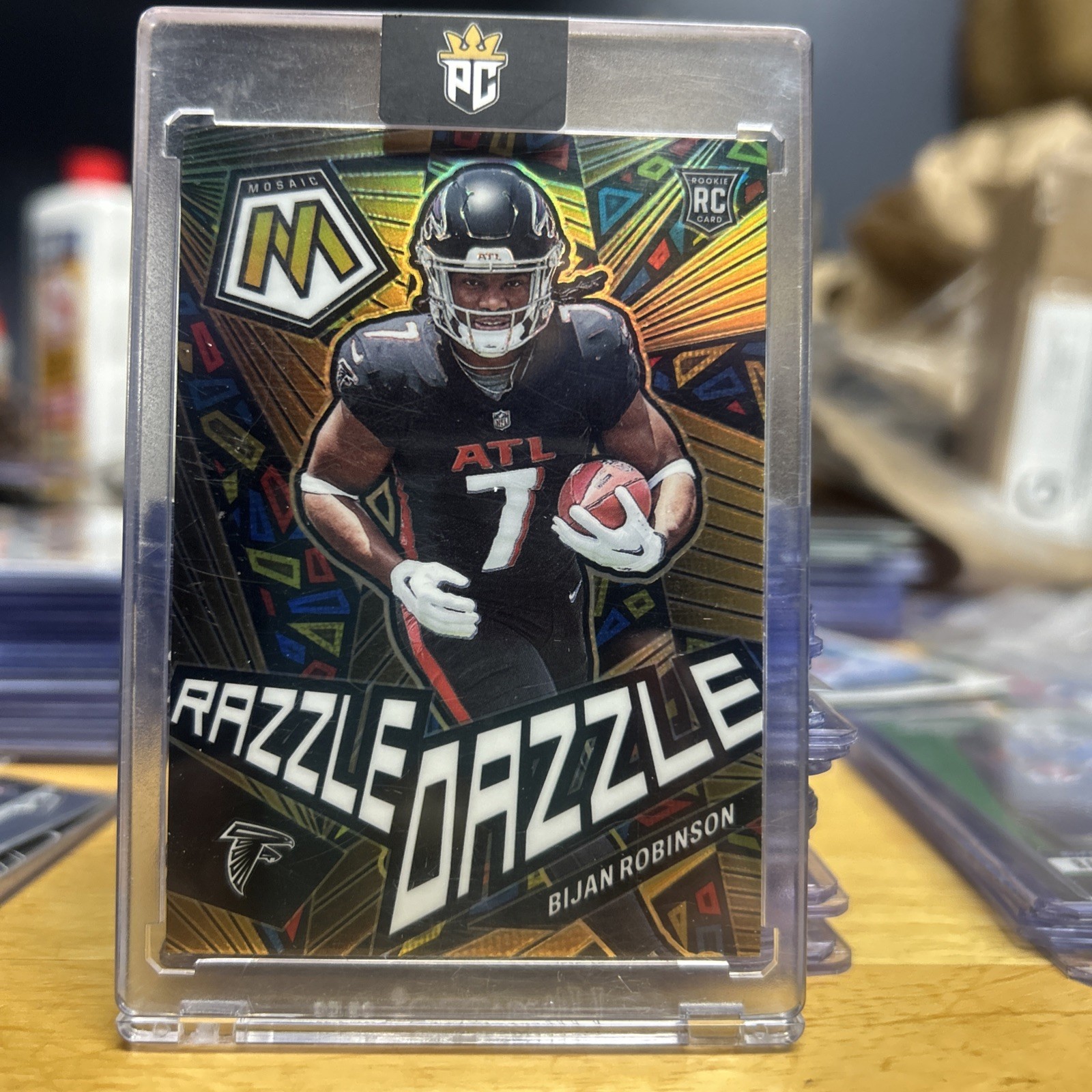 2023 PANINI MOSAIC BIJAN ROBINSON RAZZLE DAZZLE ROOKIE FALCONS SSP CASE HIT