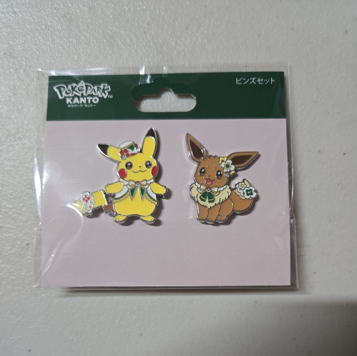 PokePark KANTO イーブイ ピンバッジ PokePark Kanto Pokemon Pin Badge Set Pikachu & Eevee Japan Limited