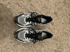 Laufschuhe 42,5