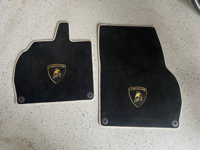 2 originale links,rechts Top Zustand Fußmatten  Lamborghini Aventador / Roadster