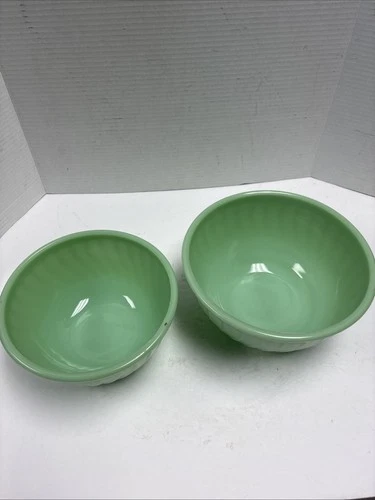 Fire King 2000 Swirl jadeite 8" & 9”mixing bowls Lot