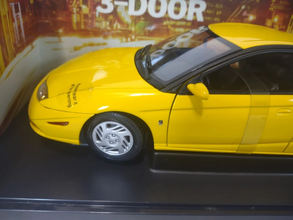Gate Saturn 3-Door SC2 1:18 Scale Diecast Metal Dealer Promo Model Car Yellow  - Image 4 of 4