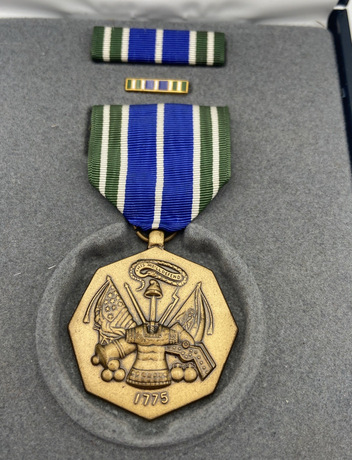 Army Achievement Medal (AAM) Set: Medal, Lapel Pin, Ribbon, & Case | eBay