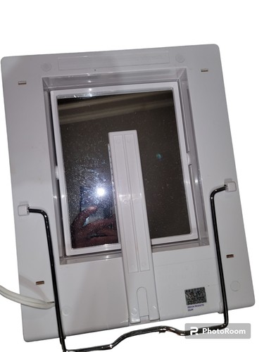 Jerdon Tri-Fold Two-Sided Lighted Makeup Mirror with 5X Magnification with Case - Picture 8 of 8