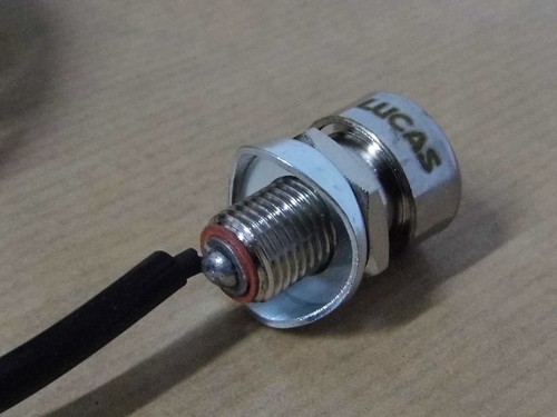 Triumph Tiger Cub H886 Screw In Horn Button ' - Picture 4 of 4