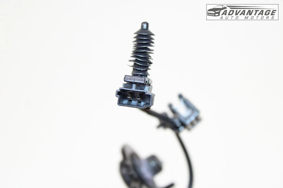 Chevrolet Camaro 2016-2024 hebilla de cinturón de seguridad del lado del pasajero delantero derecho OEM Foto 4 de 4