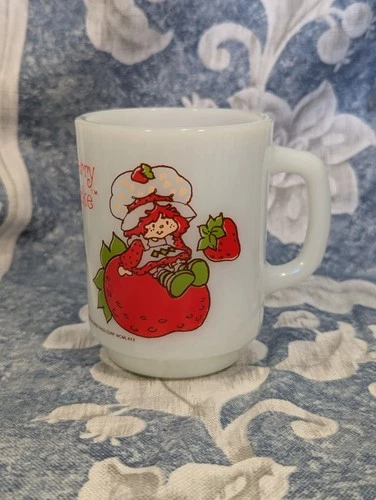 Vintage 1980 Strawberry Shortcake Anchor Hocking Coffee Mug Milk Glass USA Made