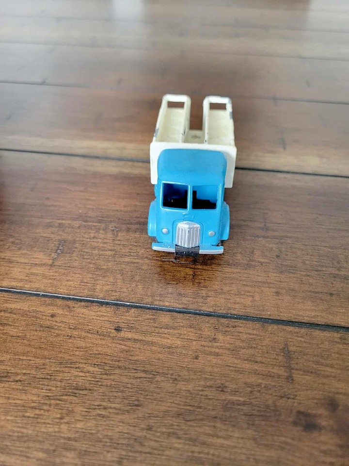 CAMION LAITIER FORD Nestlé Dinky Toys EUR 19,00 - FR