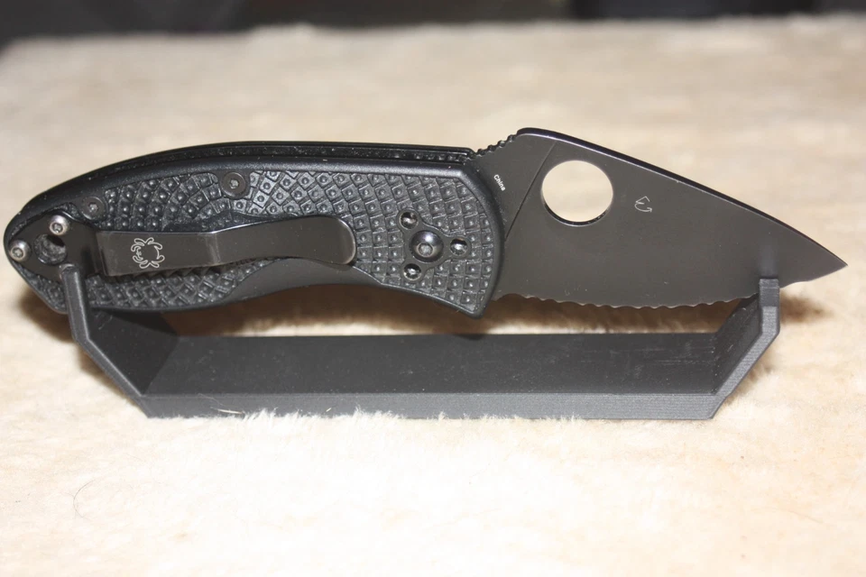 Spyderco Ambitious Serrated Near Mint Never Carried - Image 3 of 4