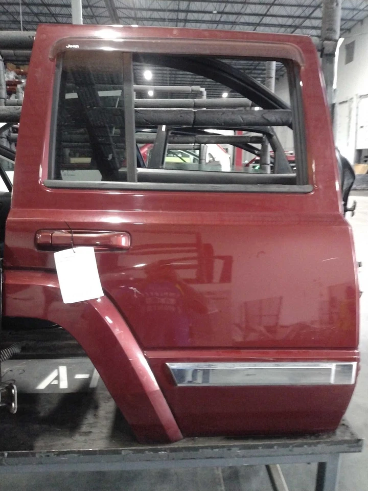 Used Rear Right Door Assembly Rear Side fits: 2007 Jeep Commander Rear Right Gra - Image 2 of 4