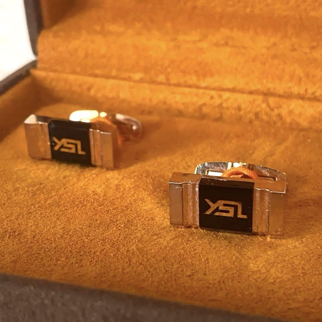 Abito formale Yves Saint Laurent YSL gemelli nero e oro logo