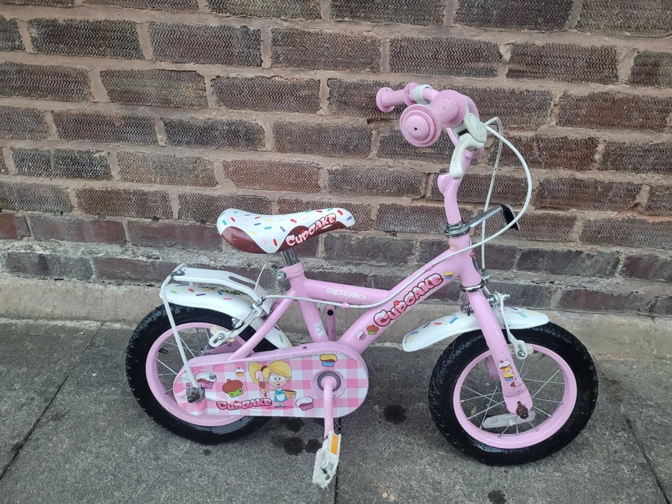 Apollo Cupcake girls first bike, 12" wheels, dolls seat, chain guard, V-brakes - Image 2 of 4