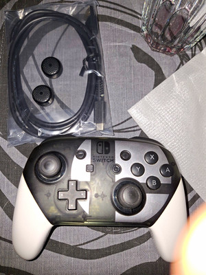 Nintendo Switch Pro Controller Super Smash Bros. Edition mit USB-Kabel