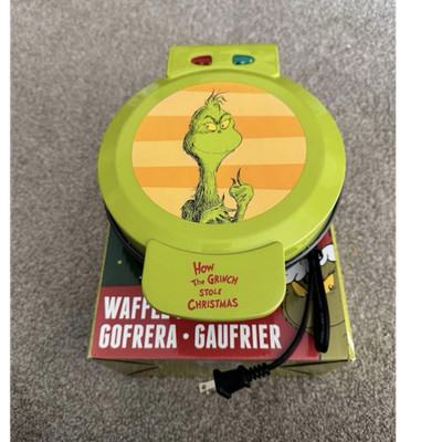 Uncanny Brands Grinch Standard Waffle Maker Green Round Non-Stick Light