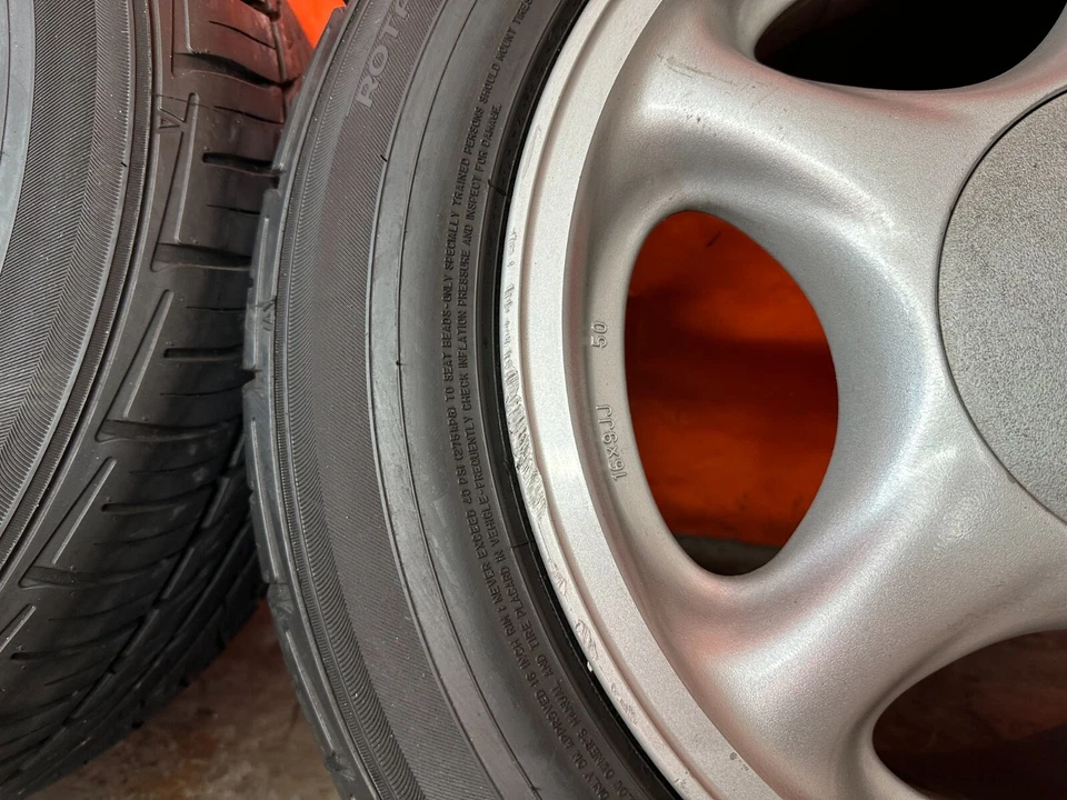 93-98 TOYOTA SUPRA - JZA80 - NO TURBO - LLANTAS Y NEUMÁTICOS DE FÁBRICA DE 16 PULGADAS - LLANTAS Foto 4 de 4