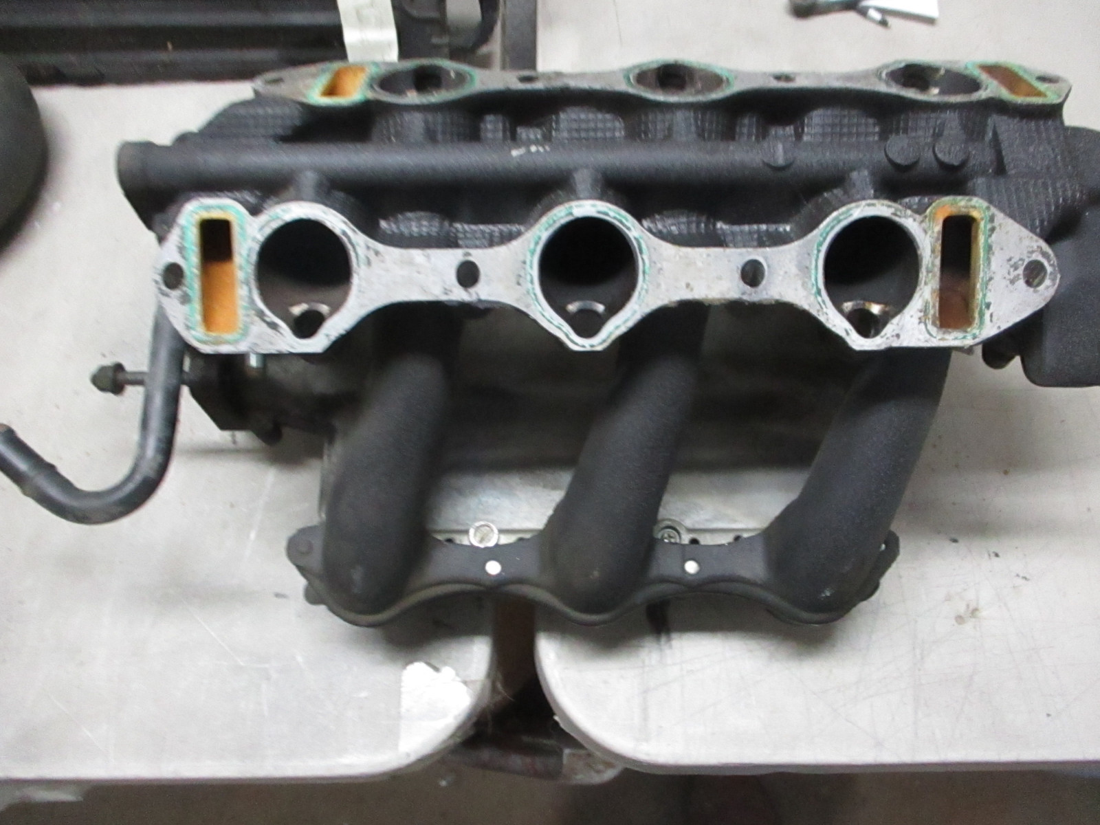 INTAKE MANIFOLD COMPLETE  90 91 Chrysler Maserati TC V6 3.0