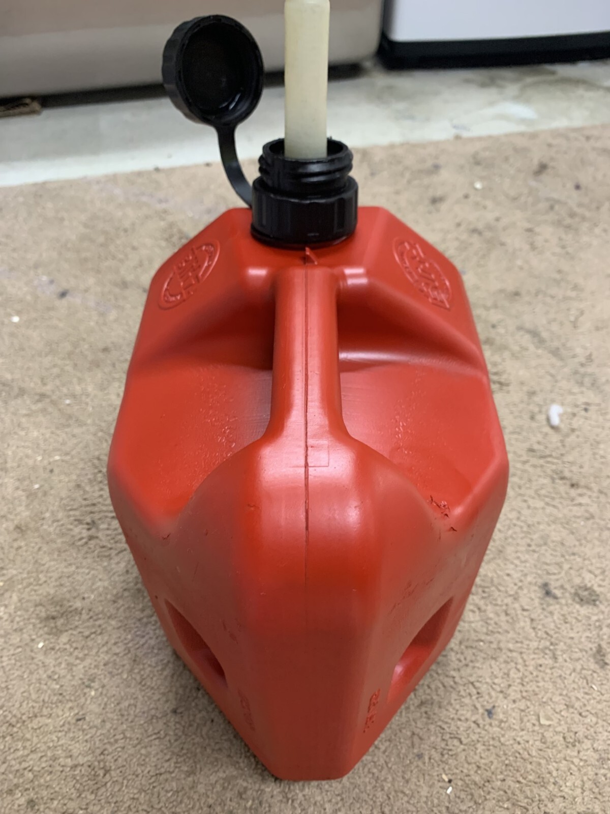 Blitz 2 Gallon 8 Oz Gas Can Model 50810 Made in USA Easy Grip EXC