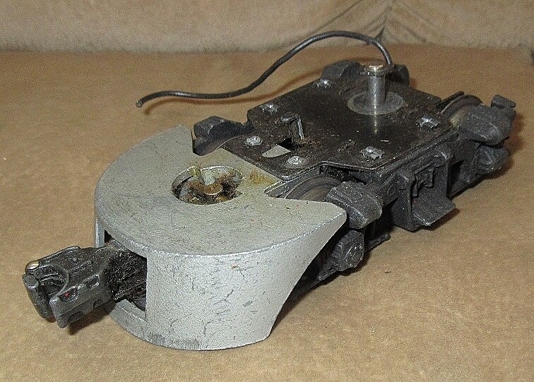 LIONEL 22402245 SINGLE MOTOR F3s FRONT COLLECTOR TRUCK,SILVER PILOT