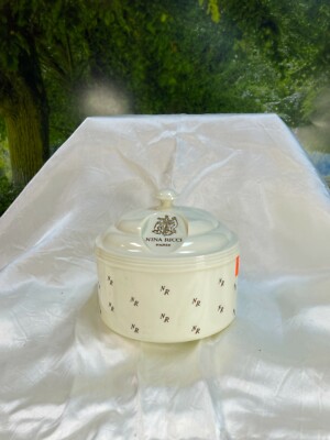 Nina Ricci Capricci 6 oz Dusting Powder(new)