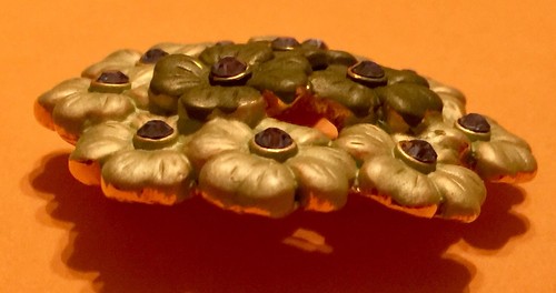 Vintage 1950’s Gold Tone Green Floral Brooch With Blue Crystal Centers - Picture 5 of 12