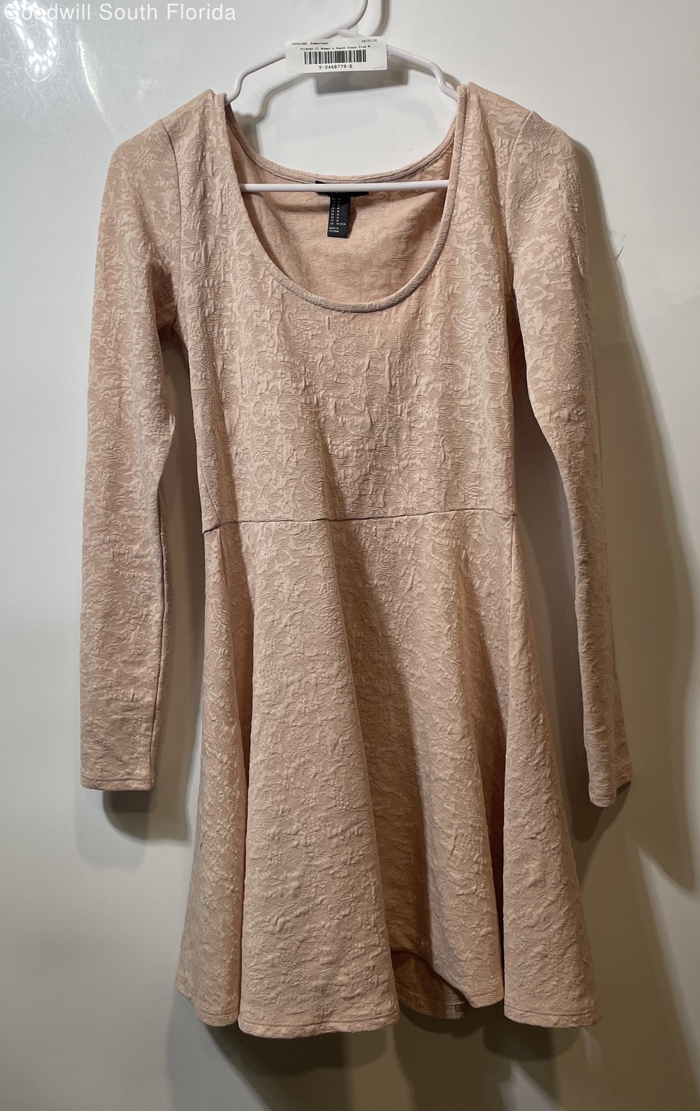 Forever 21 Womens Peach Textured Long Sleeve Round Neck Skater Dress Size Medium