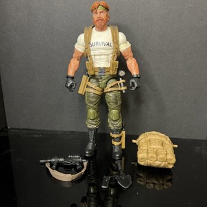 GI joe figurine survival / Outback - jouet rétro avec armes - hasbro