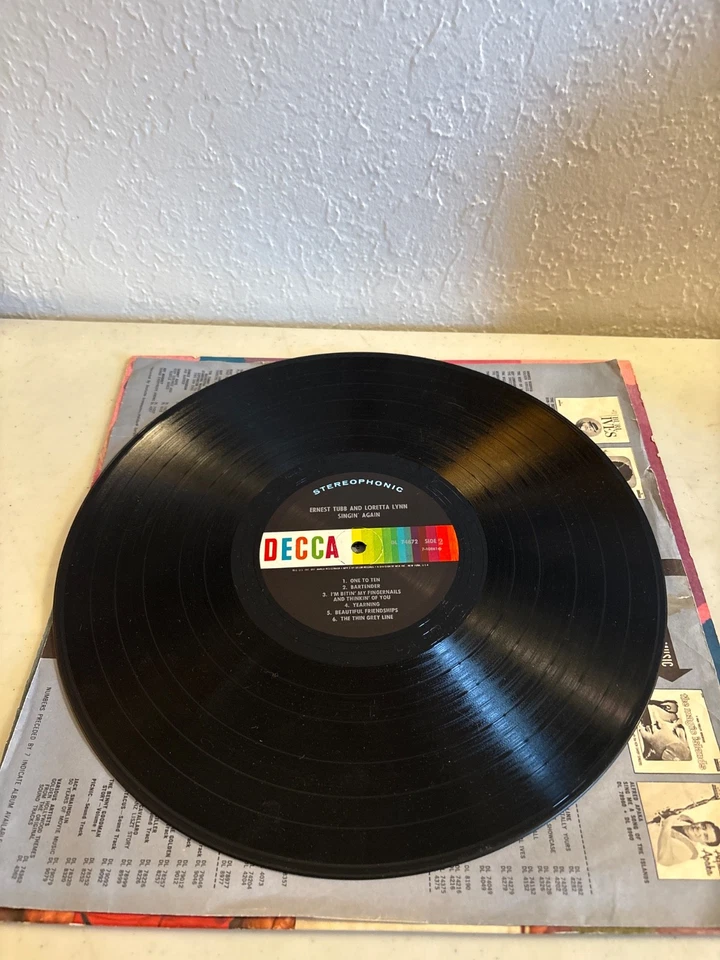 ERNEST TUBB AND LORETTA LYNN SINGIN' AGAIN VINYL RECORD LP AUTOGRAPHED COVER VG+ - Image 4 of 4