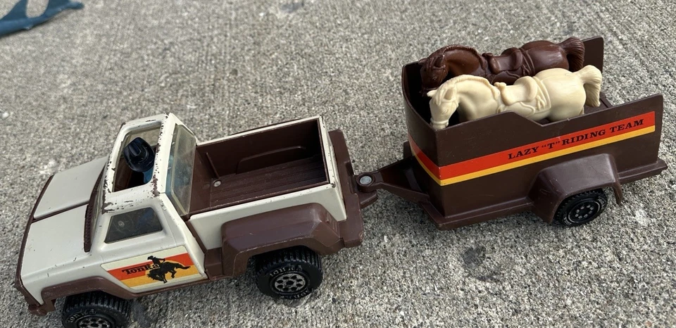 Tonka 1979 Tonka пикап с прицепом для перевозки лошадей с 2 лошадьми сделано в США - Изображение 3 из 4