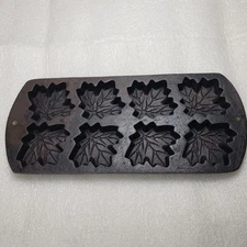 Vintage Lodge 8MLP2 Cast Iron Maple Leaf Pan Corn Bread Muffin Flaws