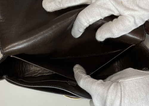 Bandolera de cuero marrón oscuro HERMÈS con hebilla dorada y correa ajustable - Imagen 9 de 13