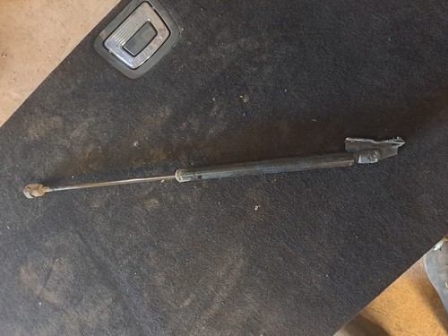 VW3* Volkswagen Polo 86C 2F Coupe BJ1993 Heckklappendämpfer 867827550D