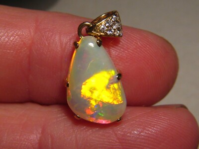 3,2 ct.  Muschel Opal und Diamant Anhänger, massiv 18 Karat Gelbgold