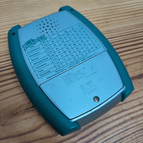 Radica Big Screen Blackjack 21 Electronic Handheld Game 2005 Tested & Works - Picture 6 of 9